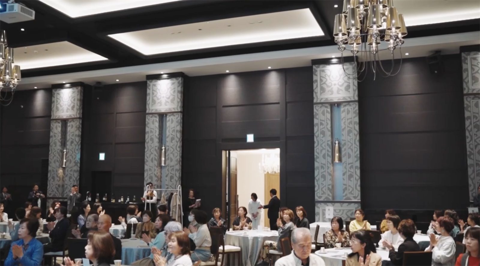 瀬尾まなほさん講演会の会場全景